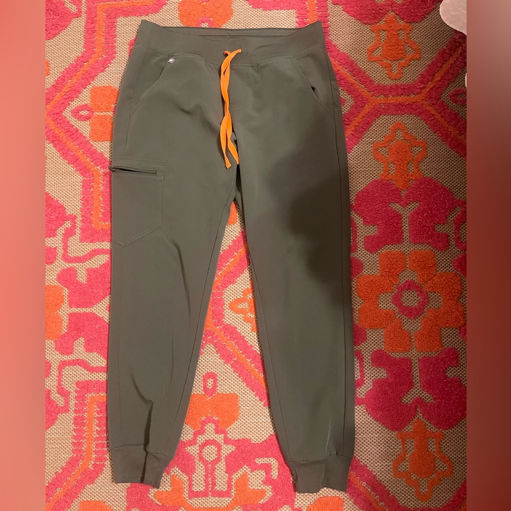Figs army green scrub joggers size M